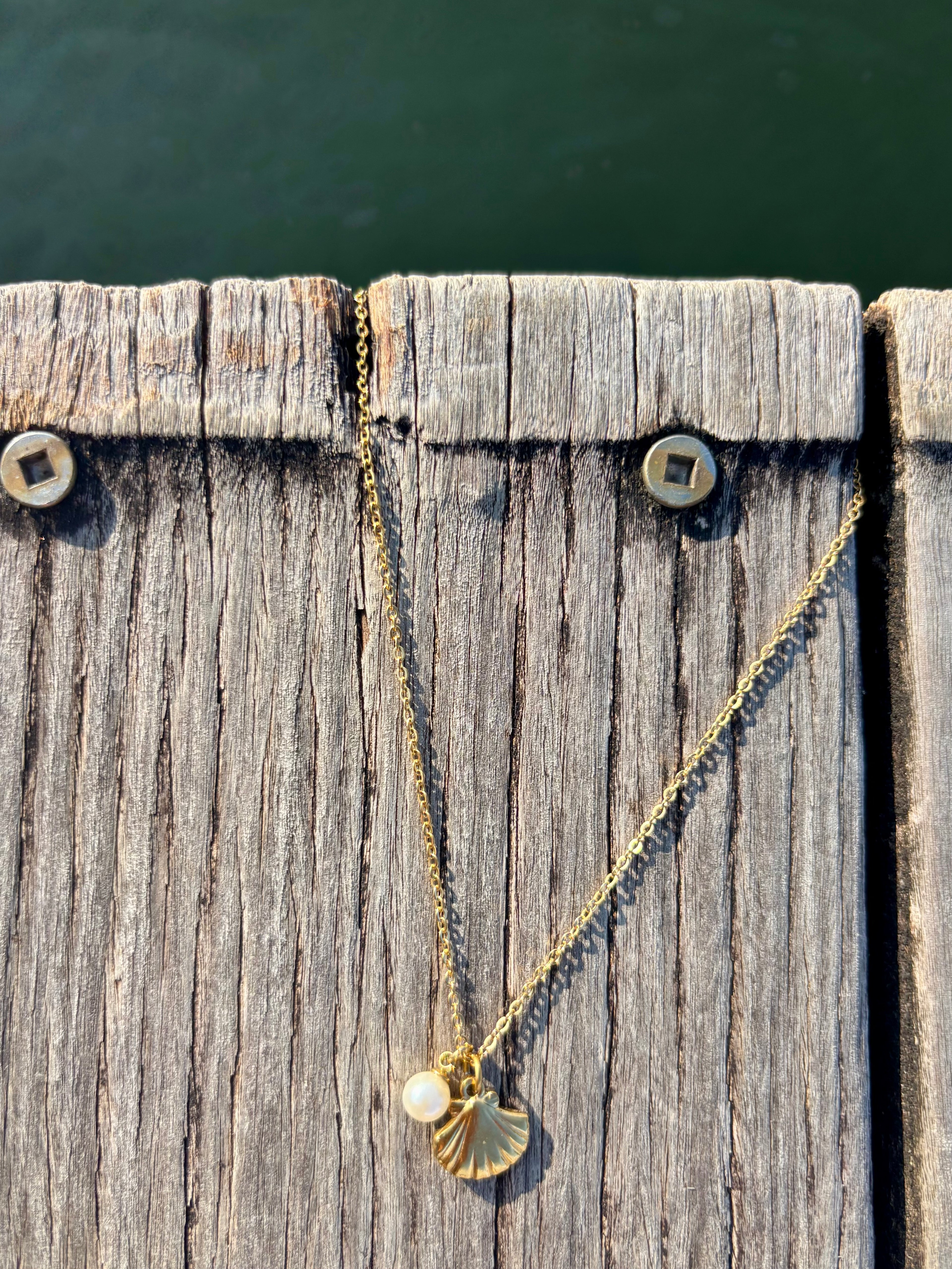 16in shell and pearl necklace