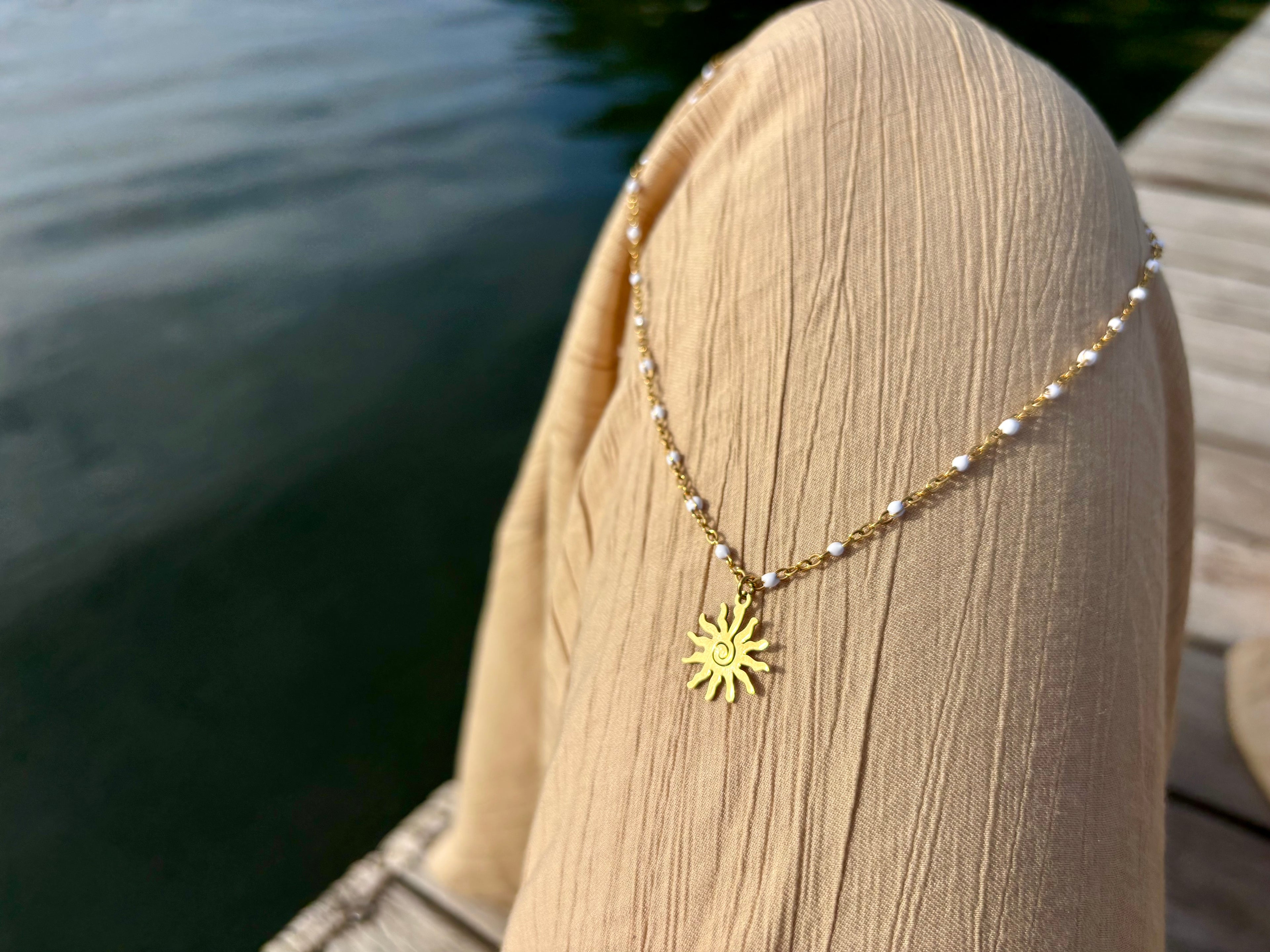 16 in white confetti chain with sunburst
