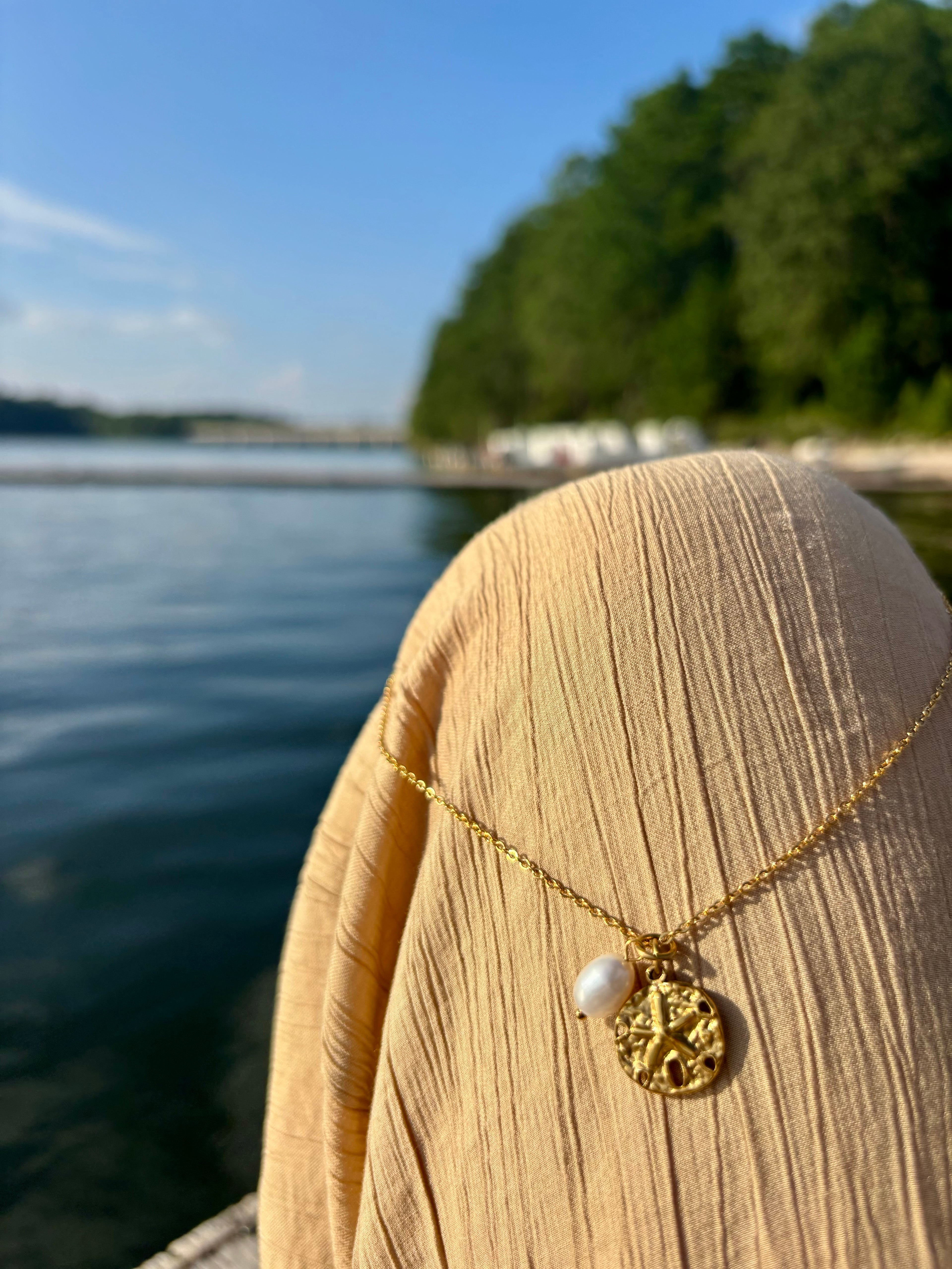 16 in necklace with sand dollar and pearl charm