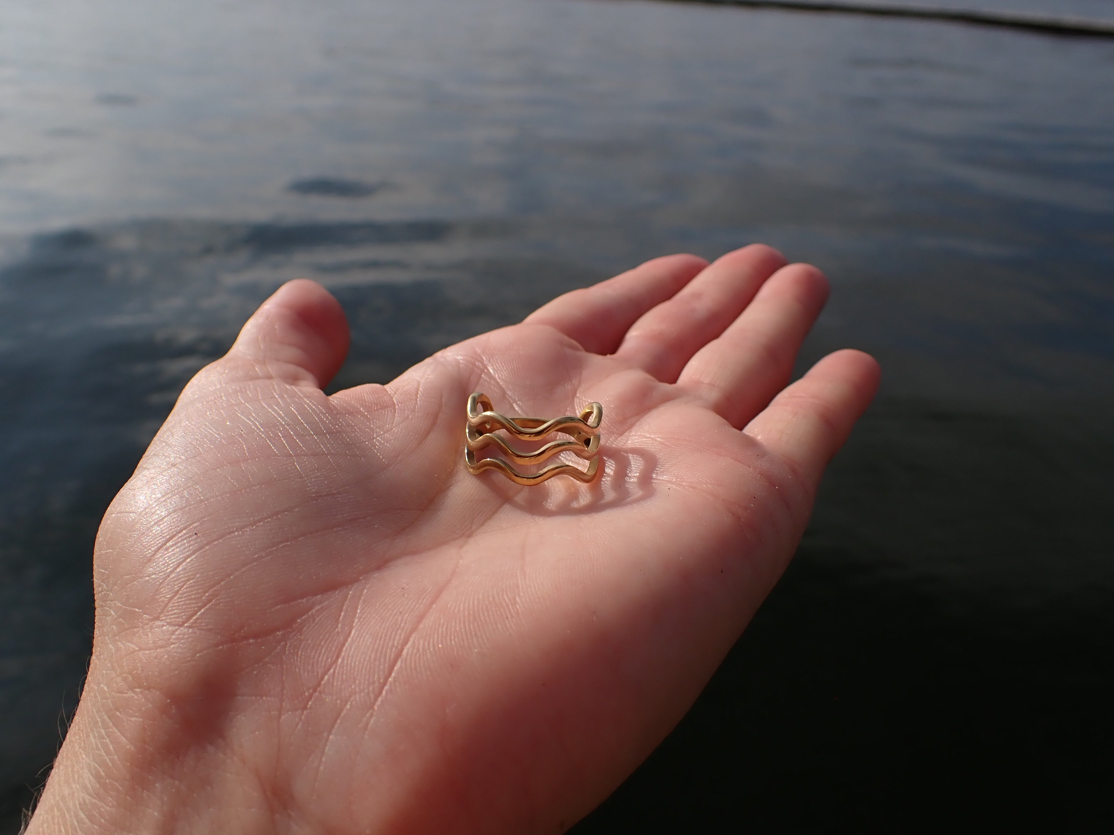 18K three wave ring
