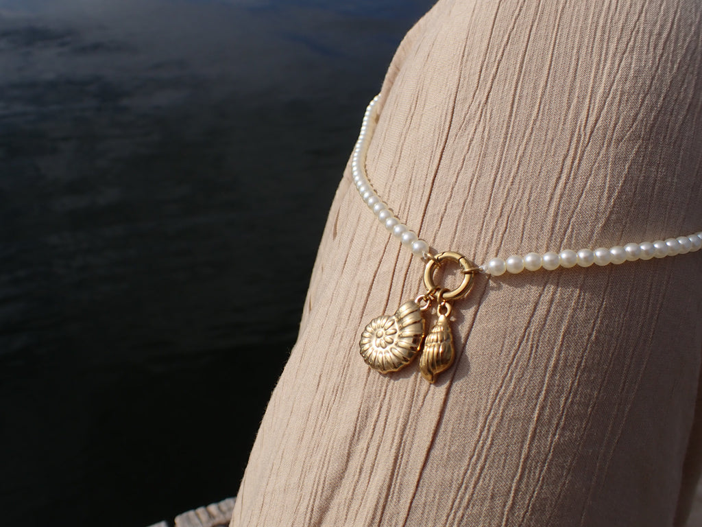 18 in pearl necklace with nautical & shell charm