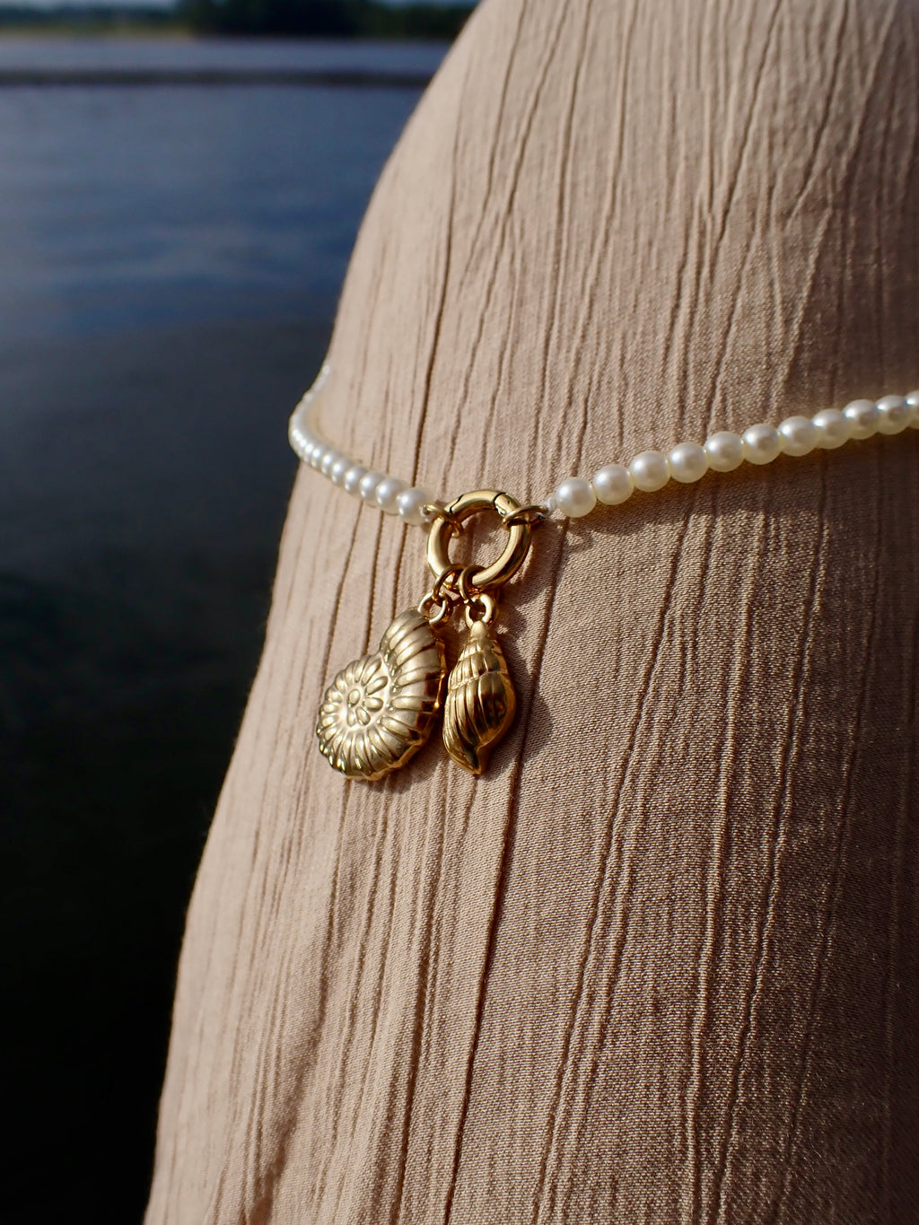 18 in pearl necklace with nautical & shell charm
