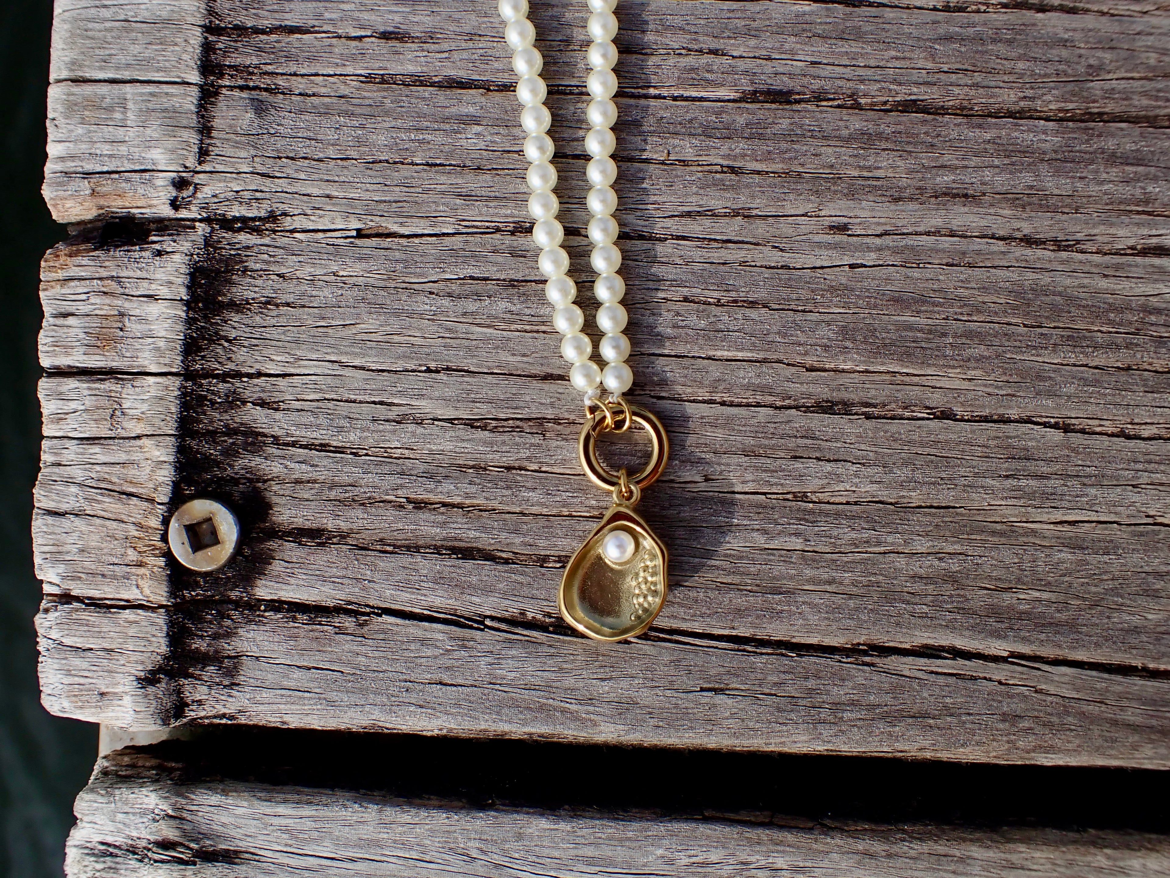 18 in glass pearl oyster shell charm necklace