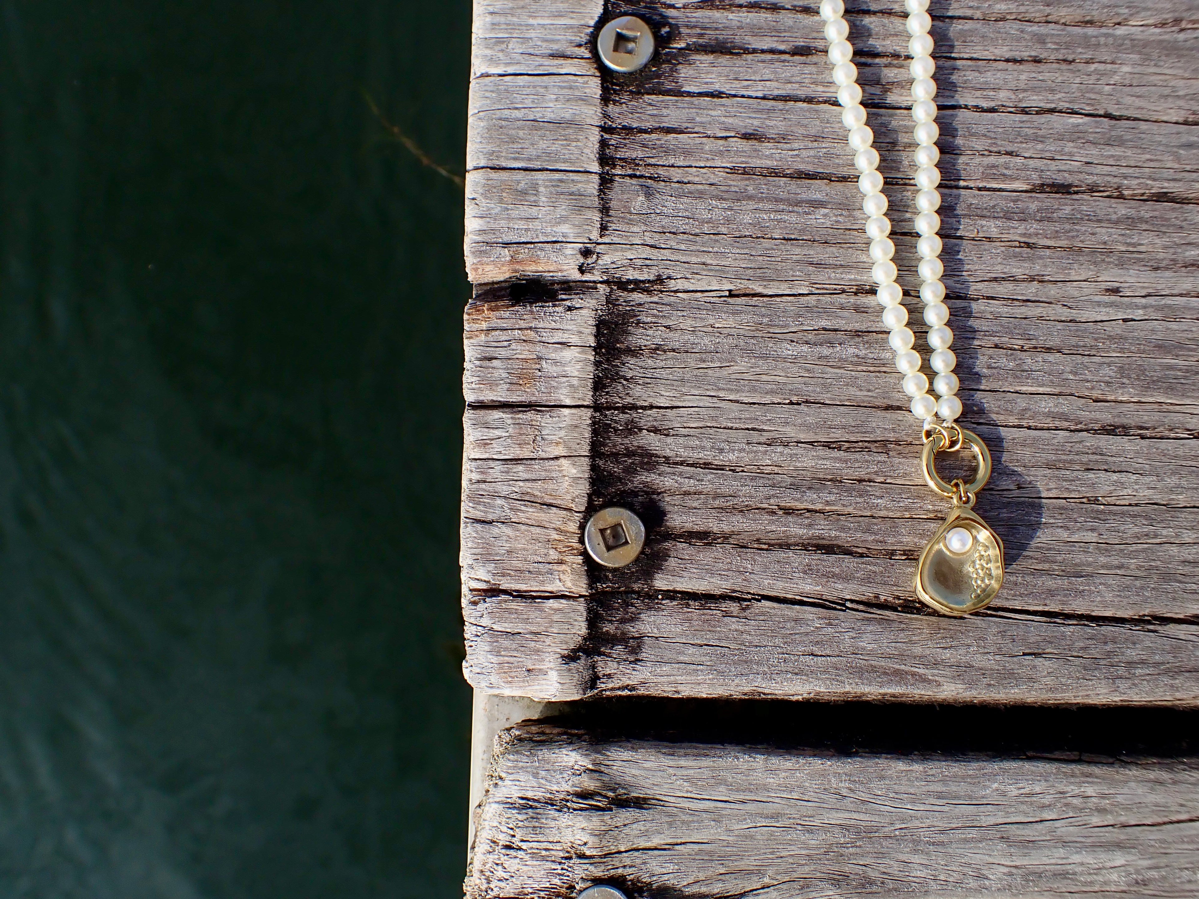 18 in glass pearl oyster shell charm necklace